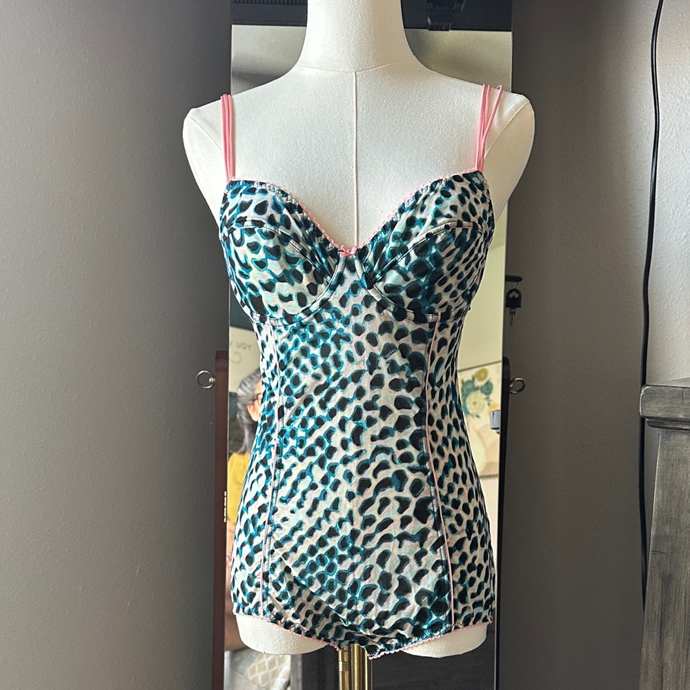 Cosmopolitan Leopard Print Bodysuit with Pink Accents